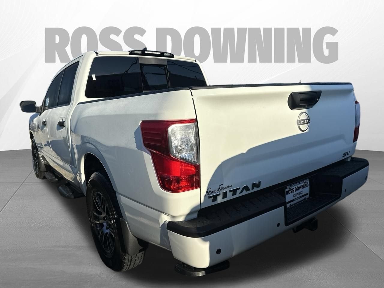 2024 Nissan TITAN Crew Cab SV 4x2