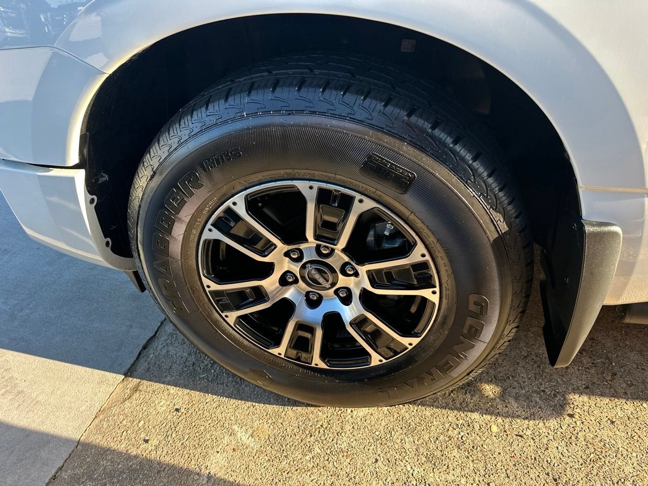 2024 Nissan TITAN Crew Cab SV 4x2